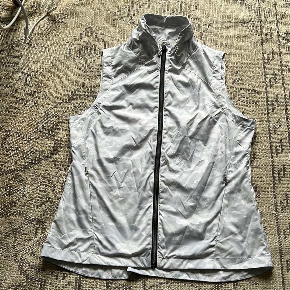 Sunice Gray Camo Packable Golf Vest